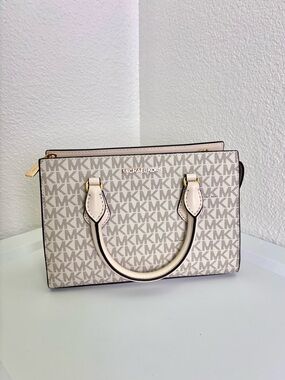 NWT Michael Kors Sheila Small Satchel Light Cream Multi Logo Adjustable Strap